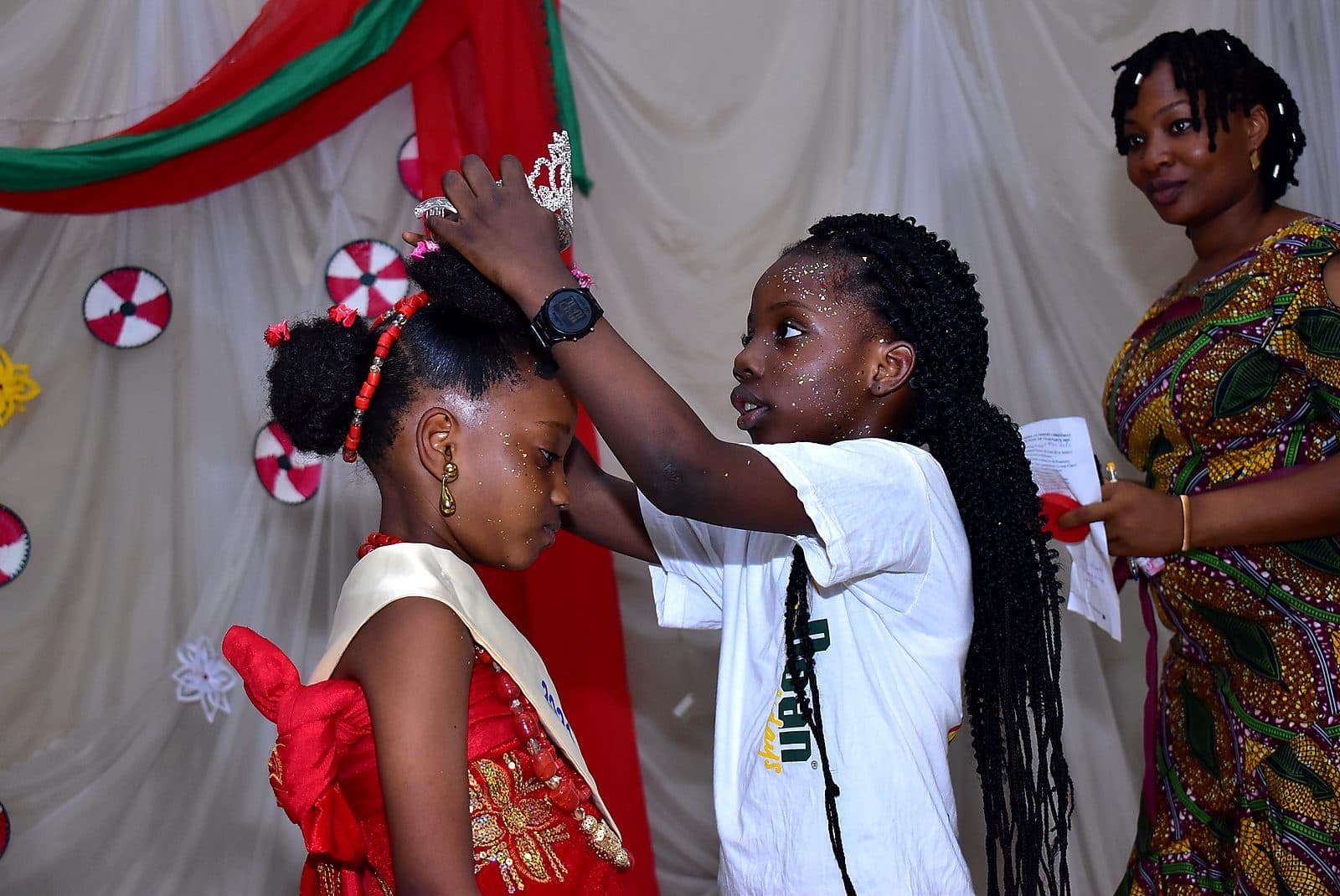 A pupil being crowned during the ceremony